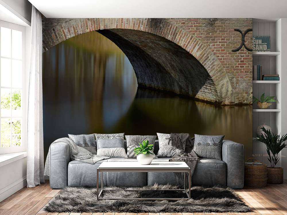 Vecchio ponte ad arco al castello