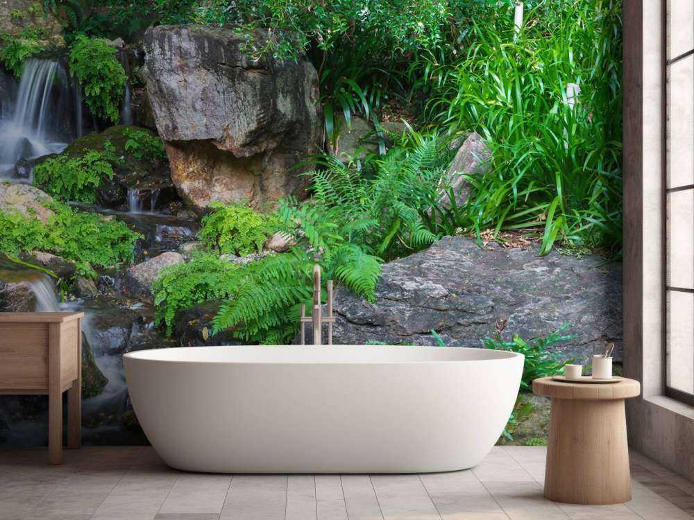 Cascata con piante tropicali