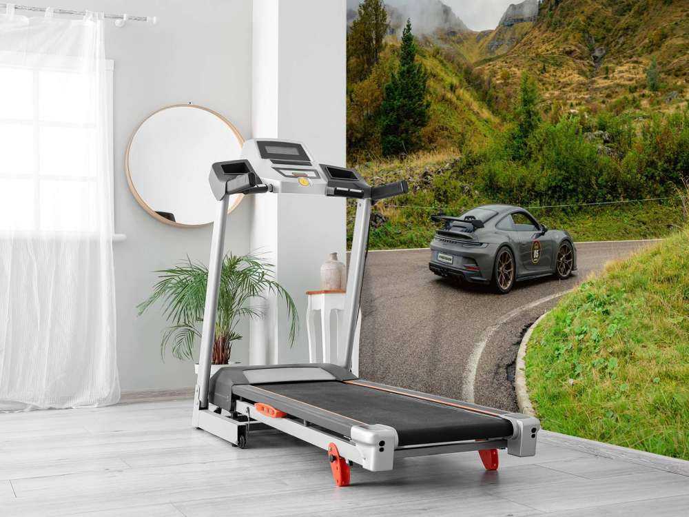 Sportwagen porta nebbia di montagna