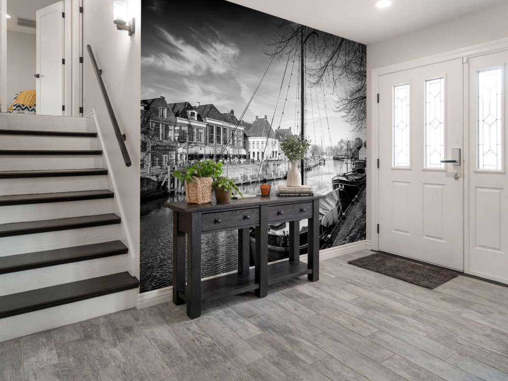 Navi da carico storiche ormeggiate a Dokkum Friesland 