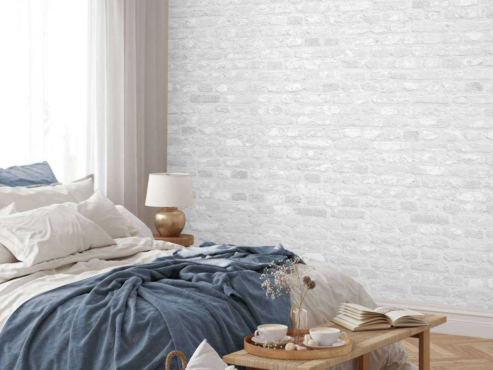 Vecchio muro di mattoni bianchi