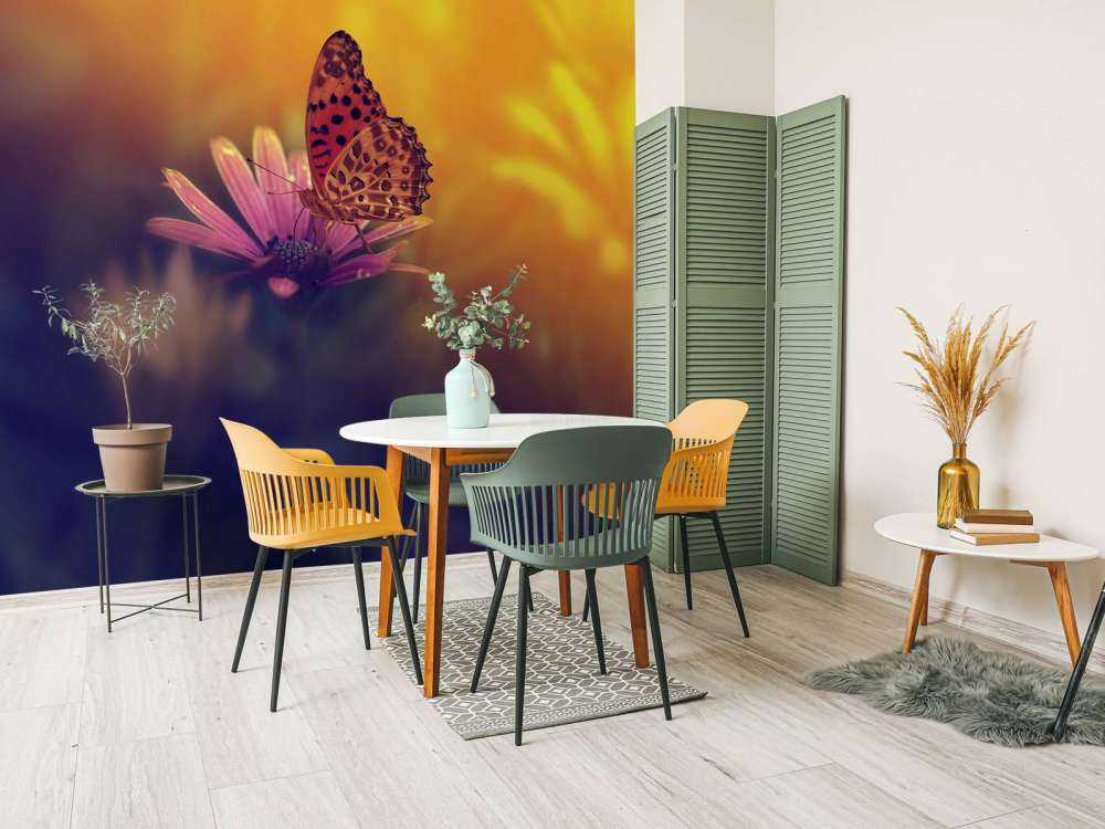 Farfalla rossa su fiore