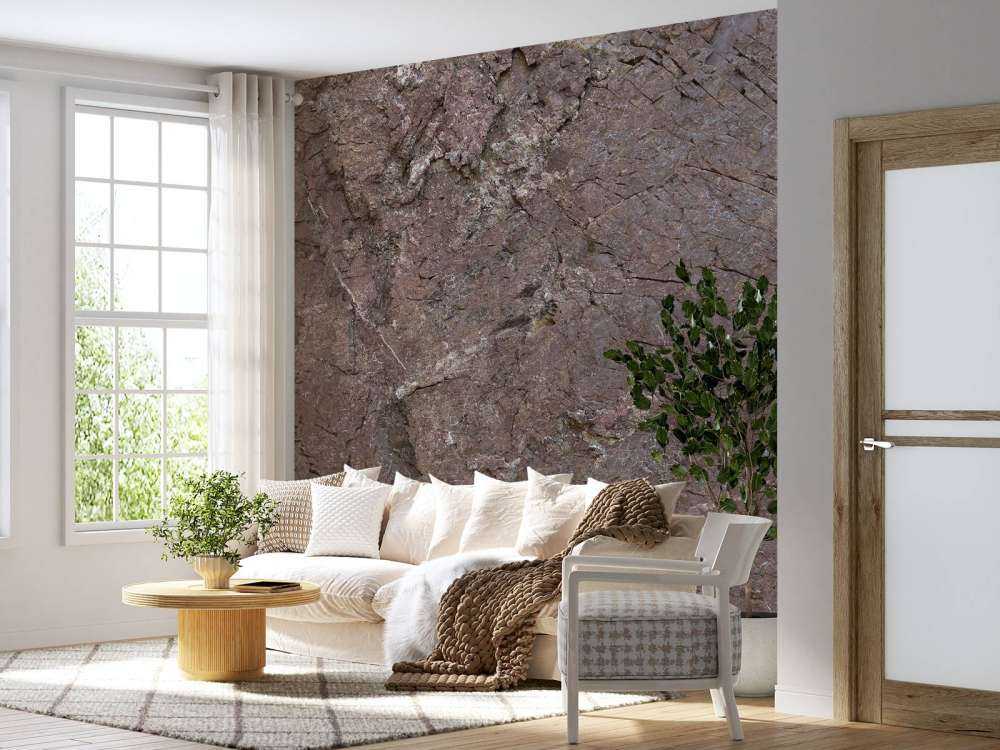 Roccia dettagliata con alberi