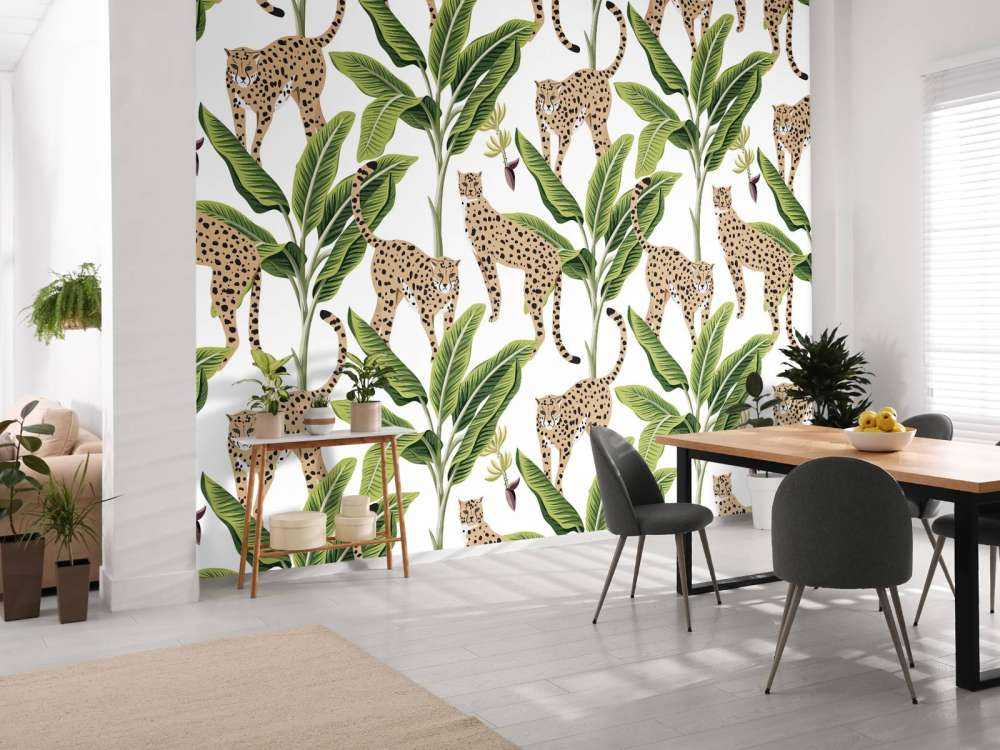 Ghepardo tra gli alberi