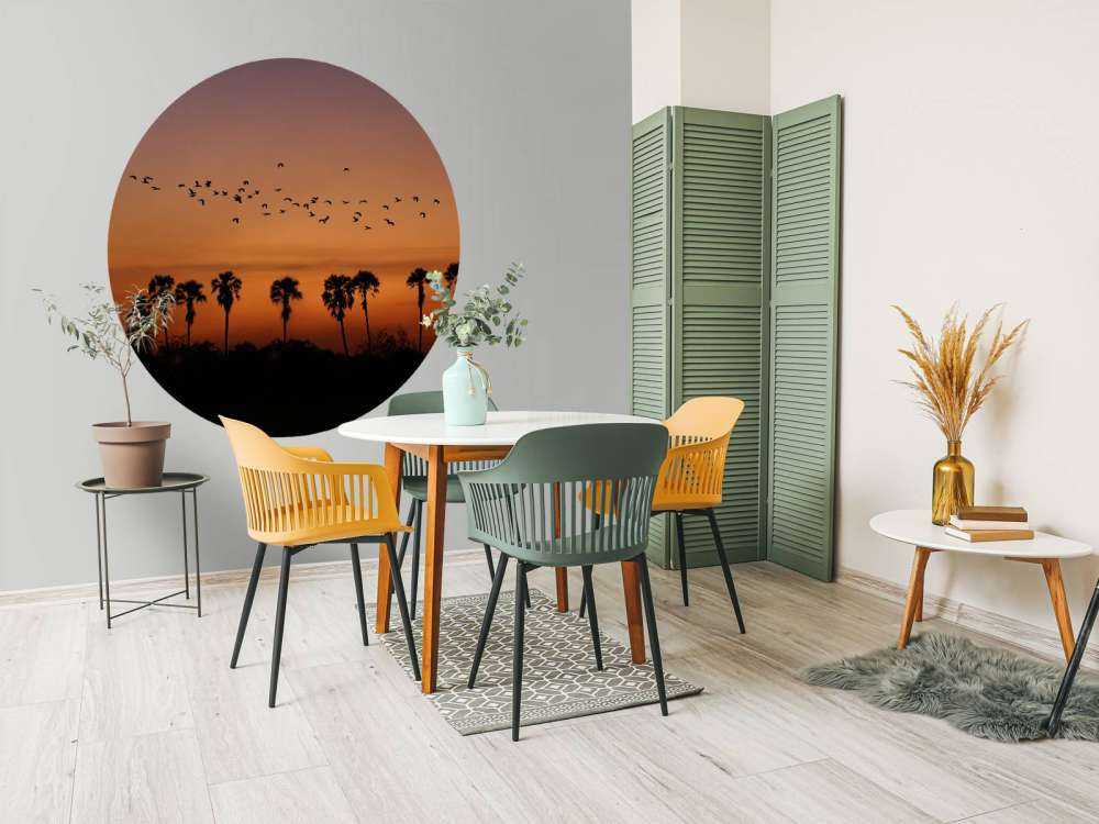 Palme con gruppo di uccelli