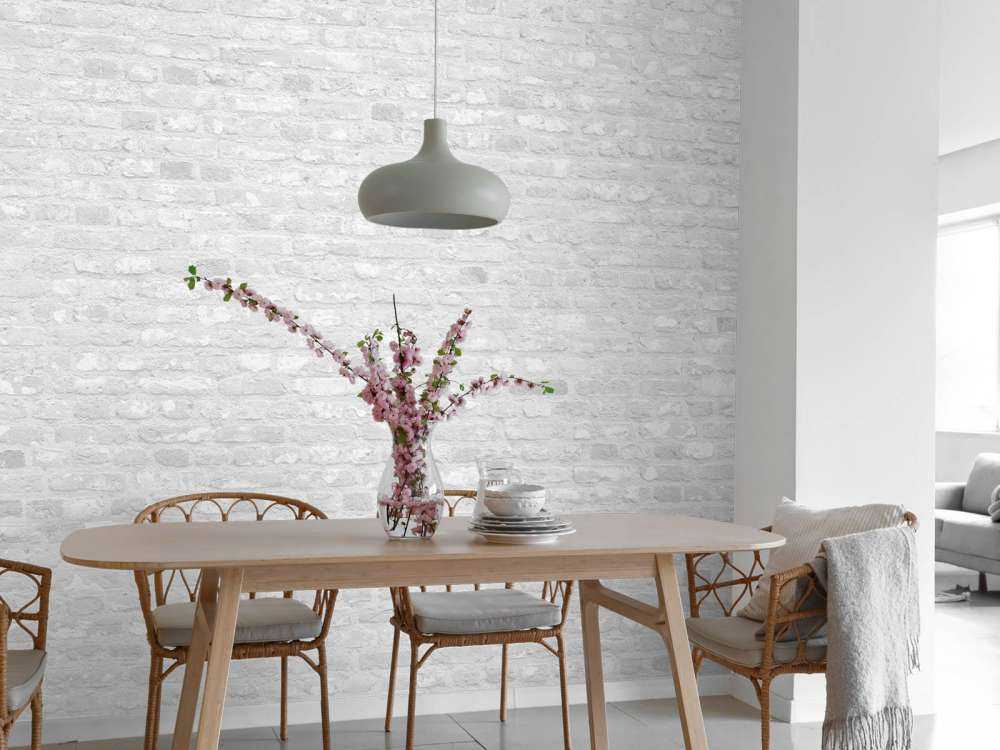 Vecchio muro di mattoni bianchi