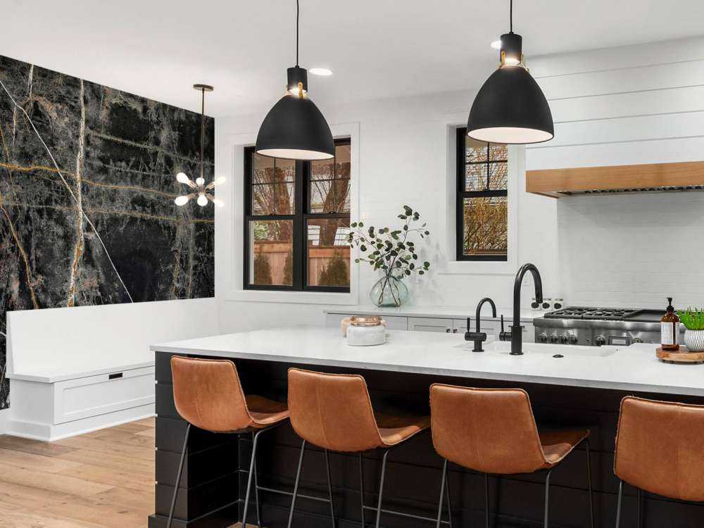 Marmo scuro con linee color rame