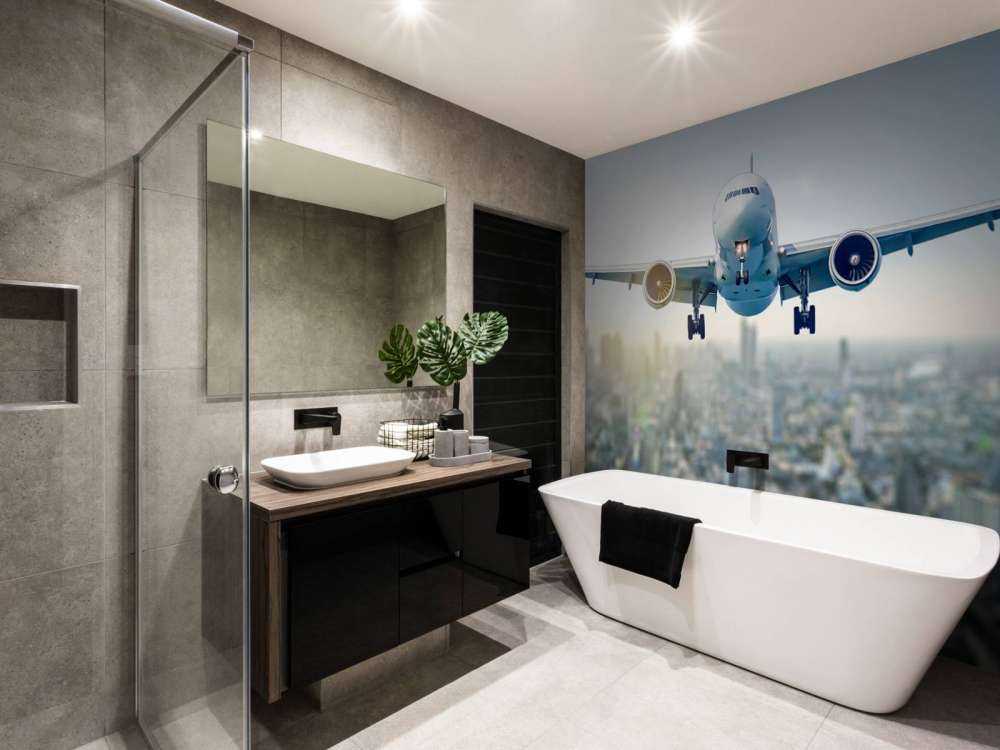 Aereo in discesa sopra una città