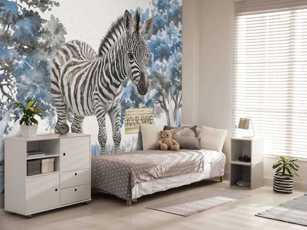 Giovane zebra in libertà blu