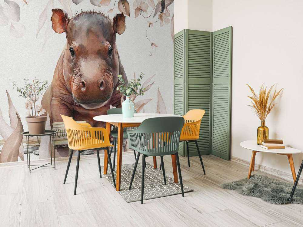 Baby ippopotamo tra le foglie taupe