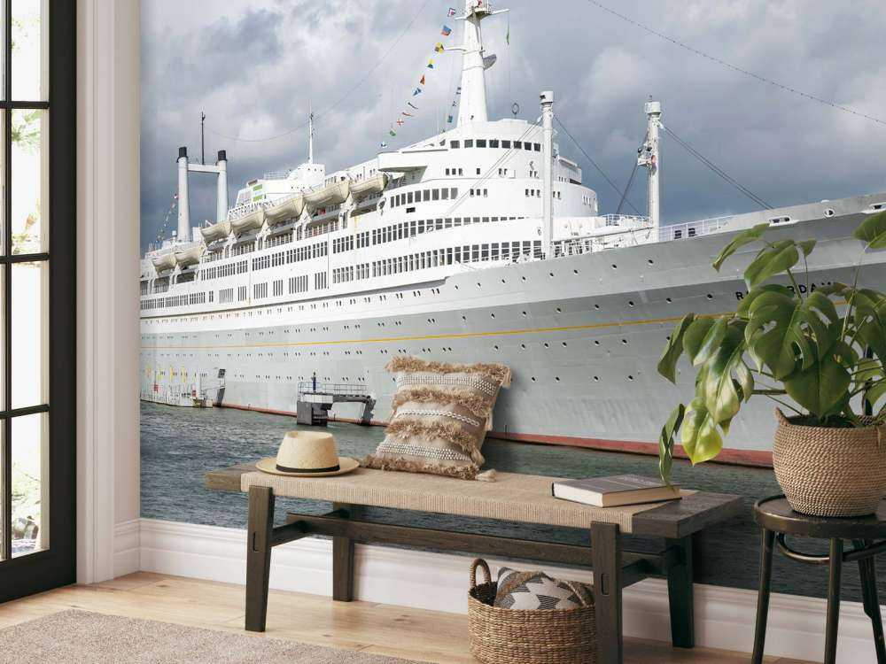 Gigante oceanico elegante nel porto