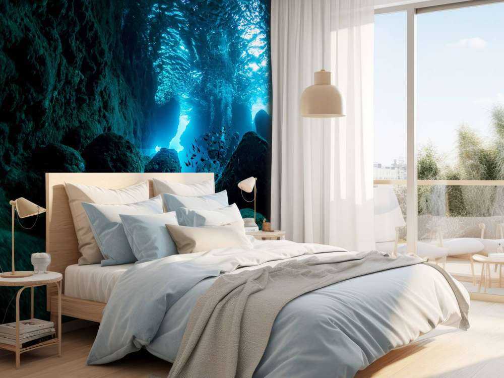 Raggi di sole in grotta subacquea