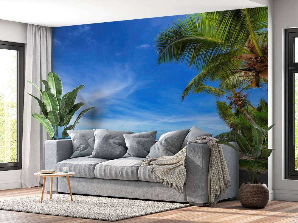 Spiaggia tropicale con palma