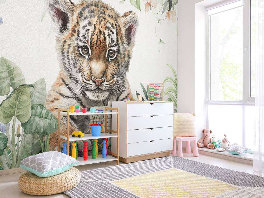 Simpatica tigre con piante