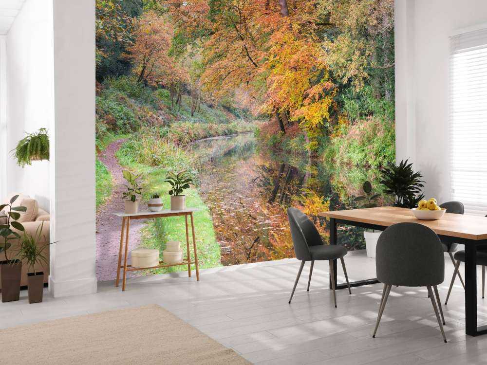 Sentiero lungo il canale