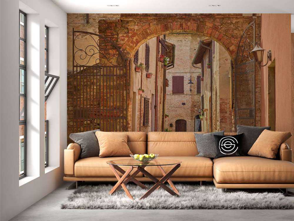 Strada con arco e cancello