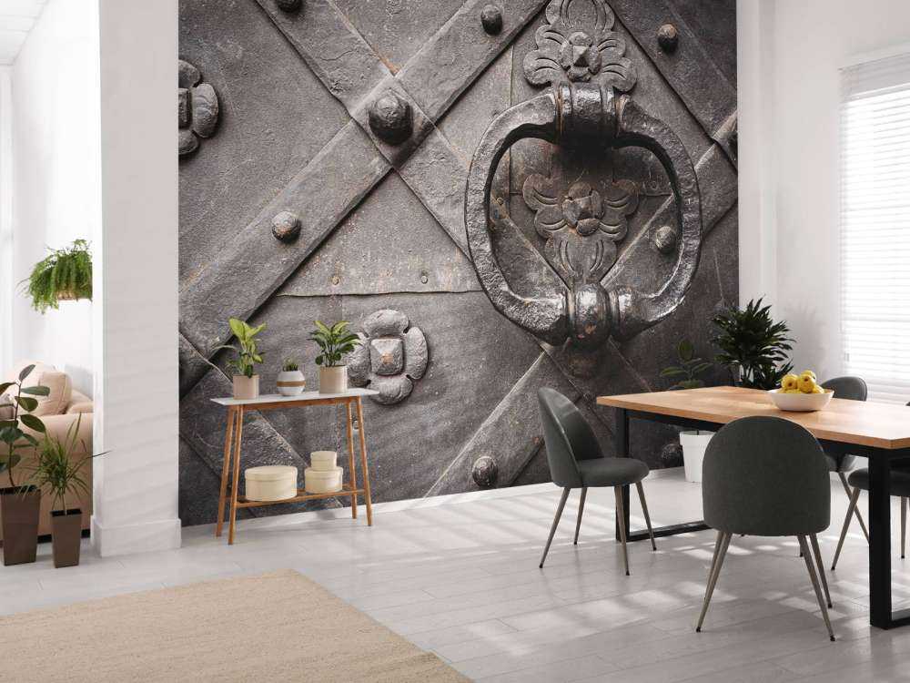 Vecchia porta con leva