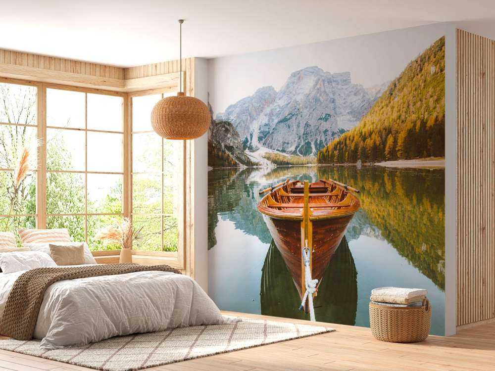 Barca a remi nel lago