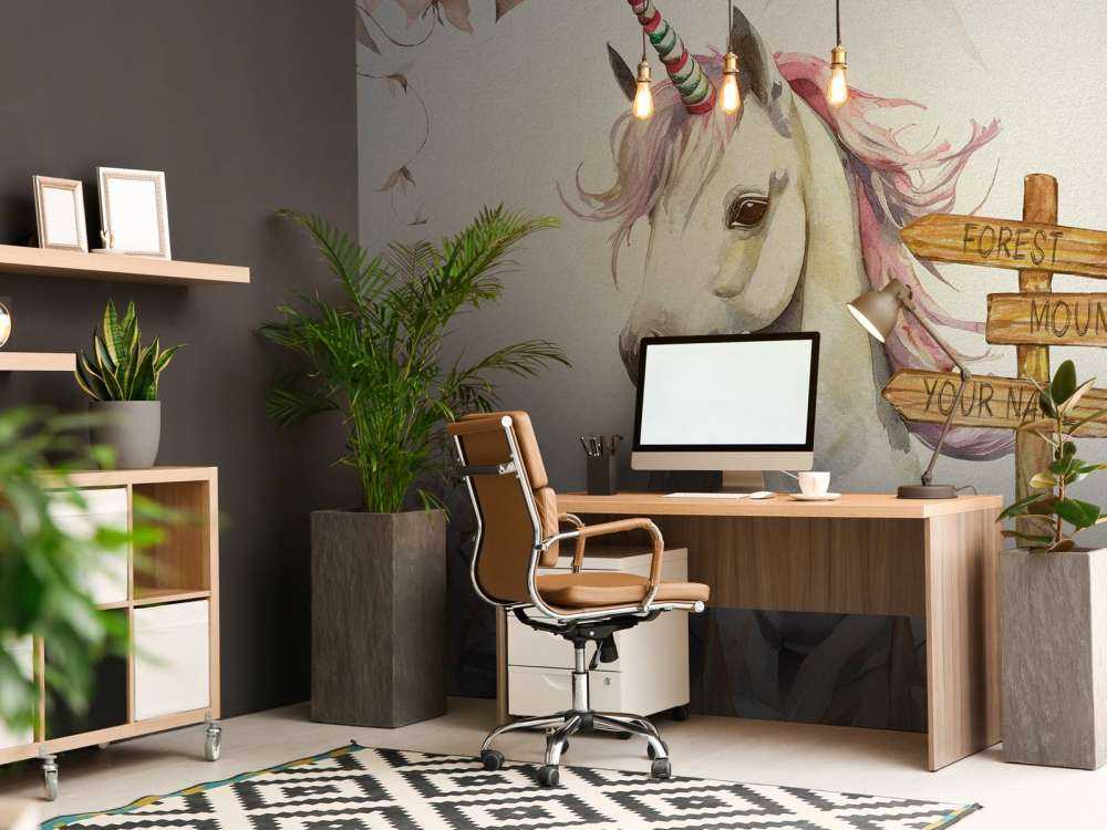 Baby unicorno con piante color tortora