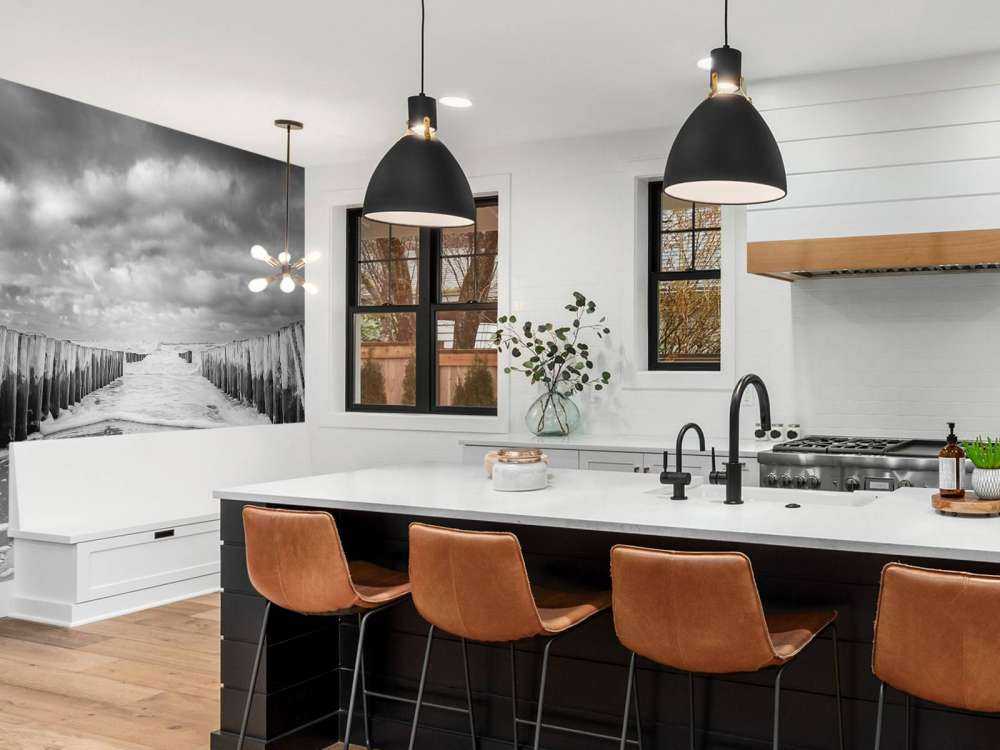 Mare agitato in bianco e nero