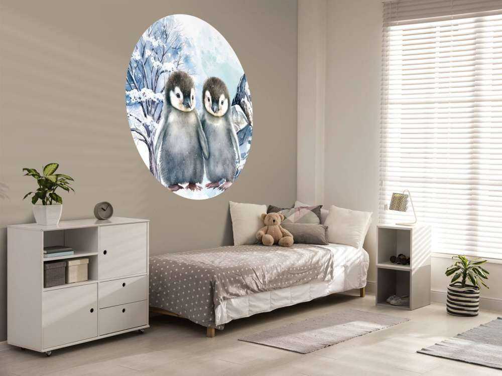 Pinguini ombrosi in paesaggio invernale