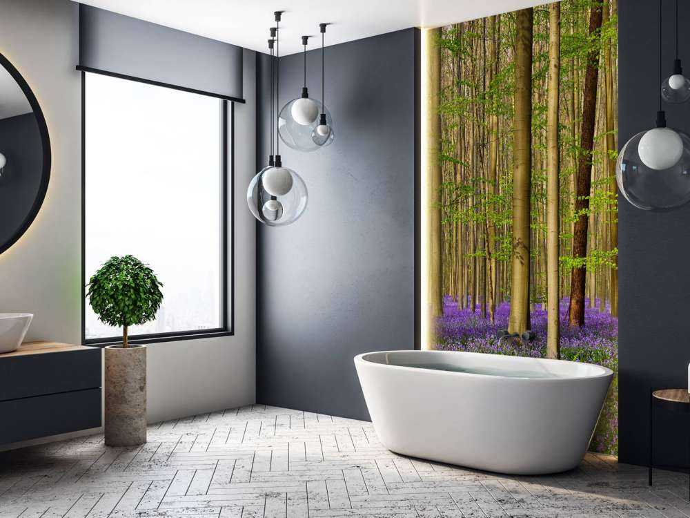 Foresta con giacinti di bosco