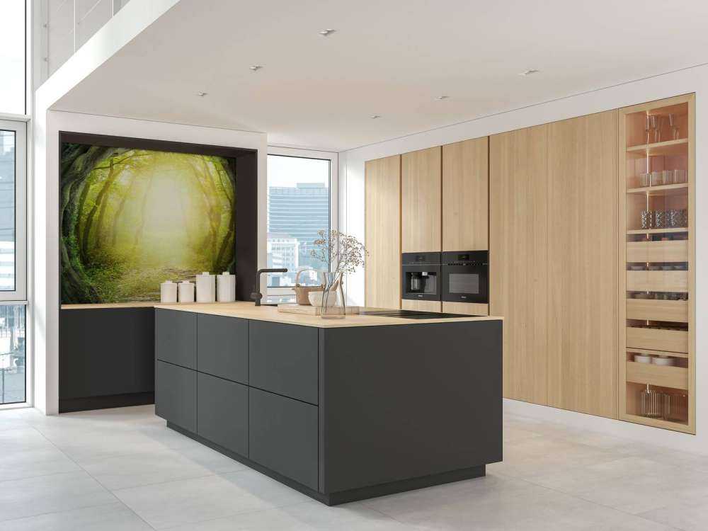 Sentiero di pietra nella foresta