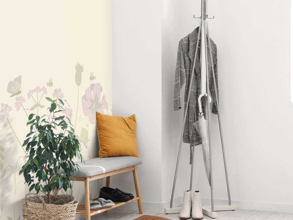 Campo di fiori con farfalle beige e rosa antico