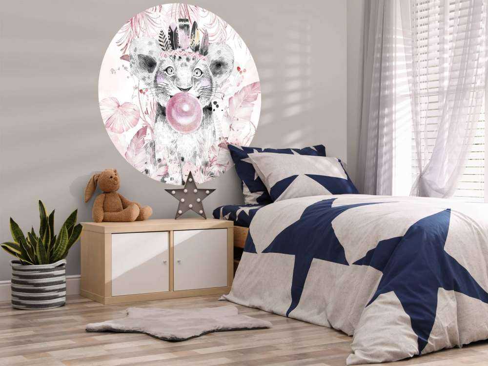 Cucciolo giocoso e sogni rosa