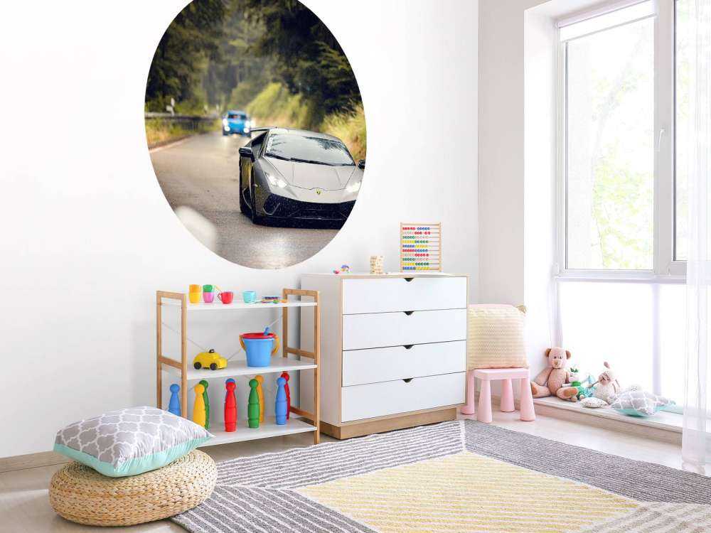 Lamborghini grigio mat nella natura