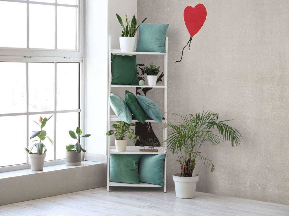 Banksy - Balloon girl, soft concrete