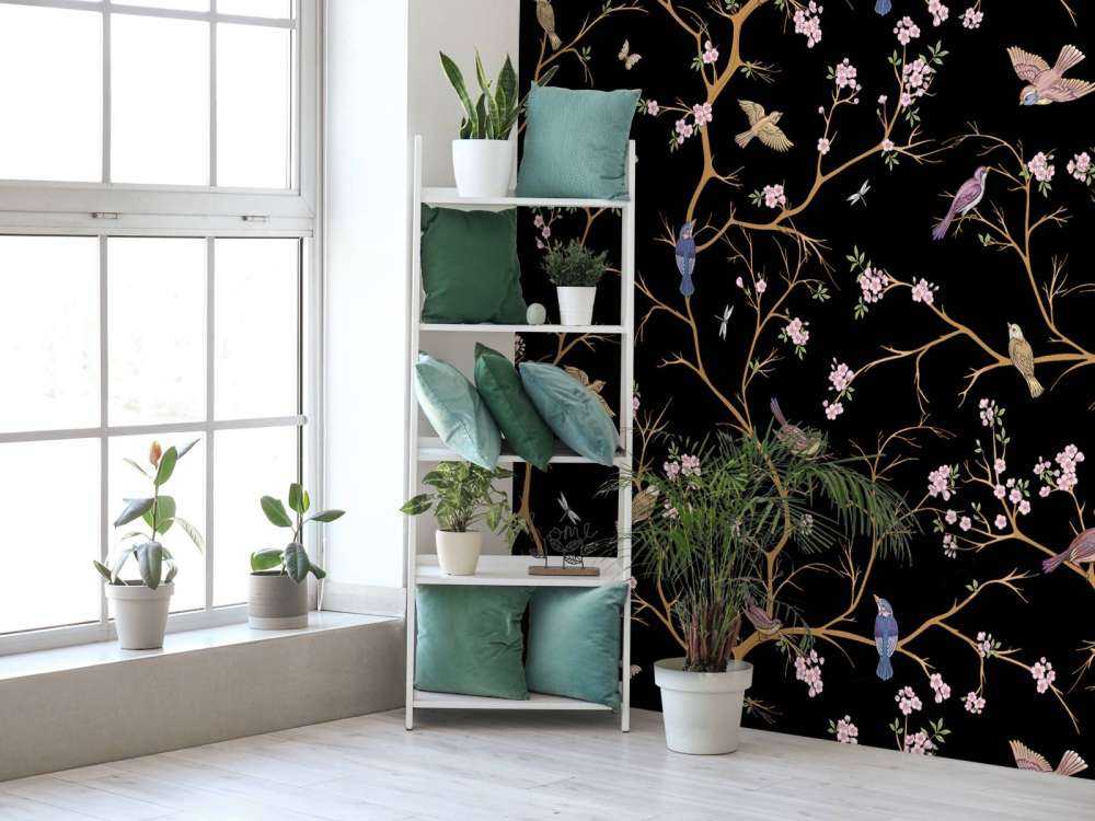 Rami fioriti con uccelli