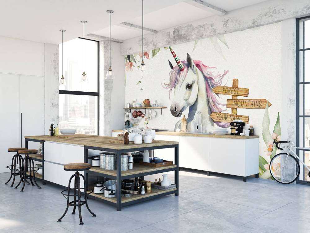 Baby unicorno con piante