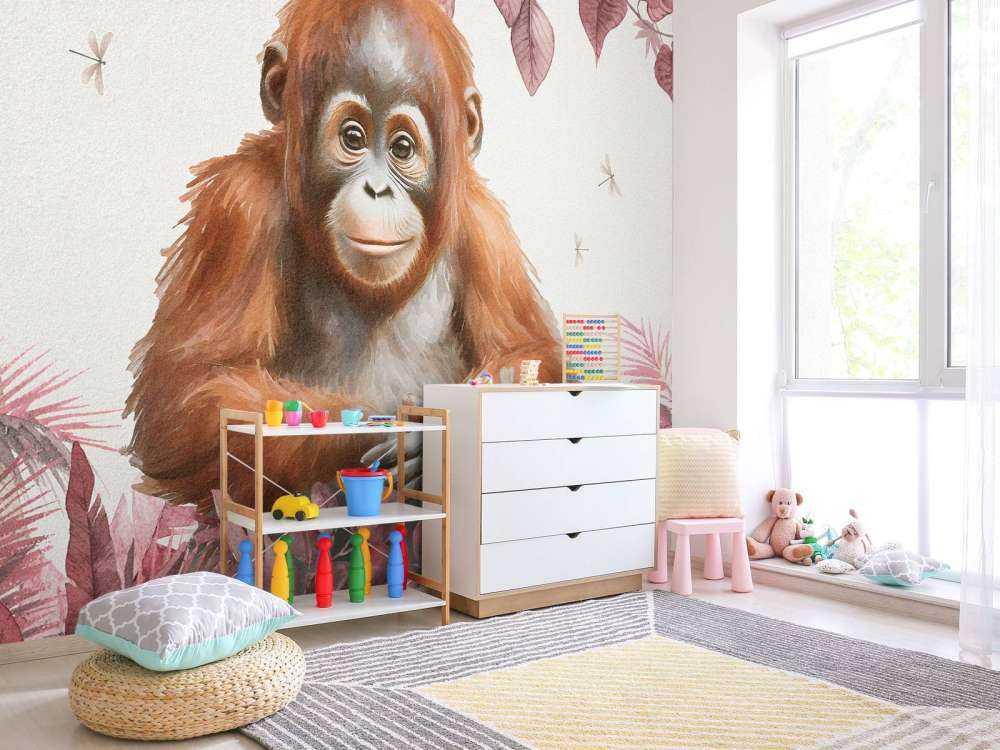 Giovane orango nella giungla rosa