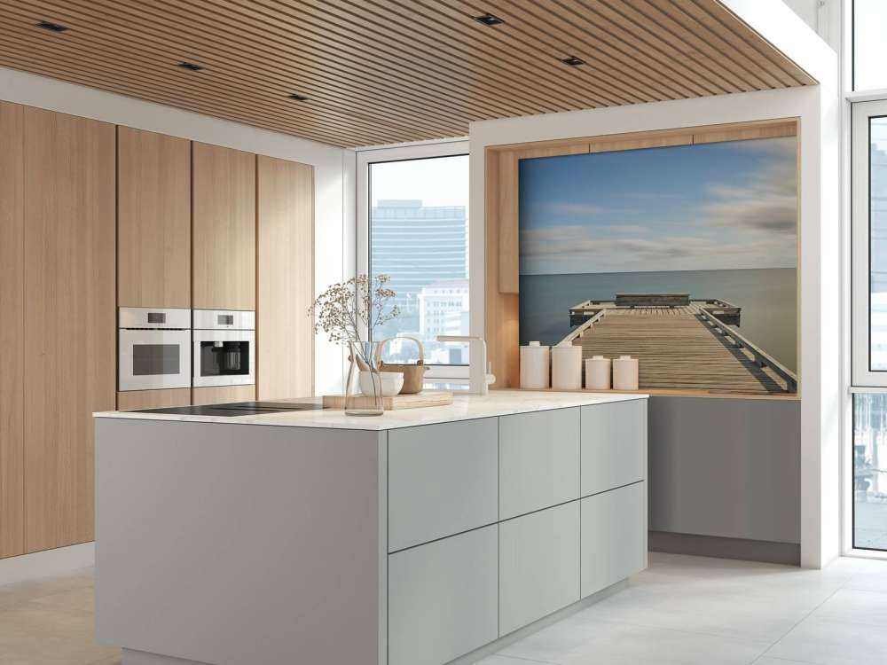 Lungo pontile in legno