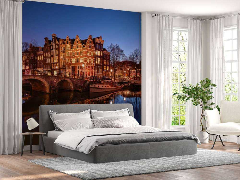 Case illuminate lungo il canale