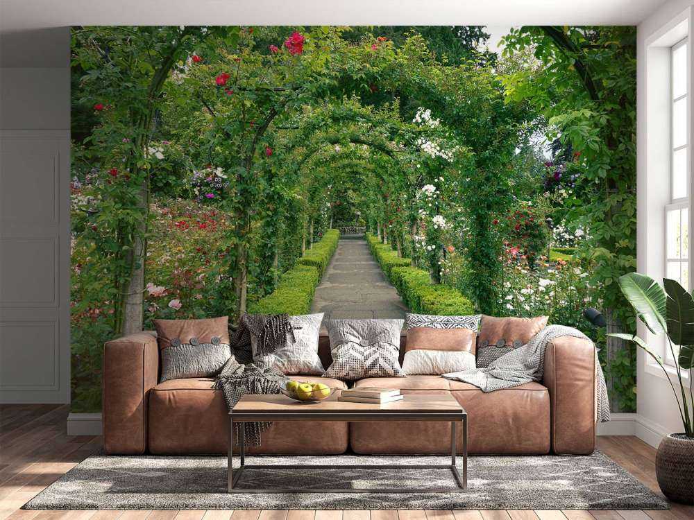 Sentiero attraverso il roseto