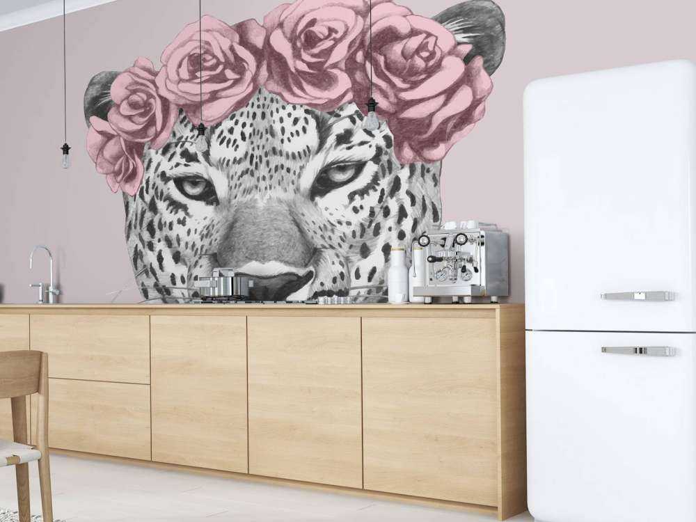 Leopardo con fiori rosa