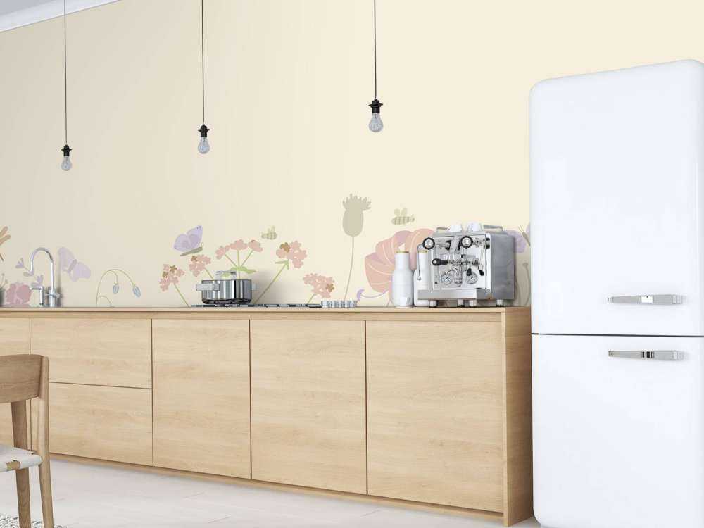 Campo di fiori con farfalle beige, rosa antico, verde e lilla