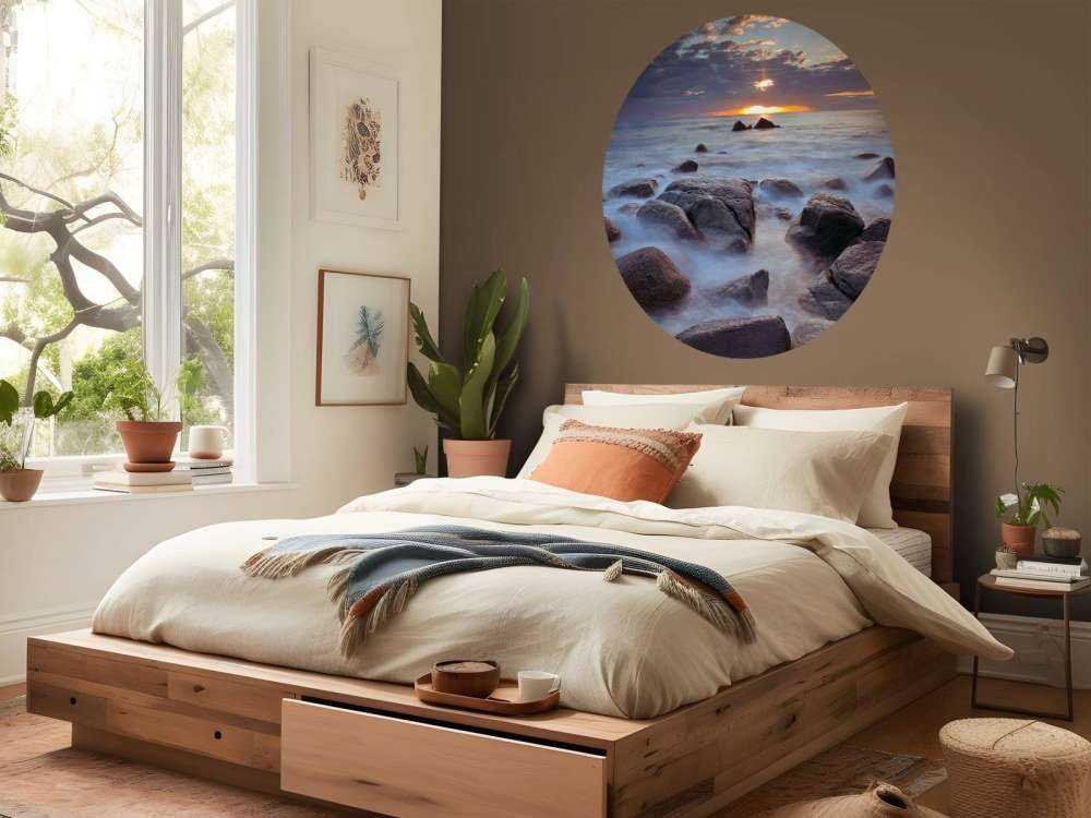 Tramonto su una costa rocciosa