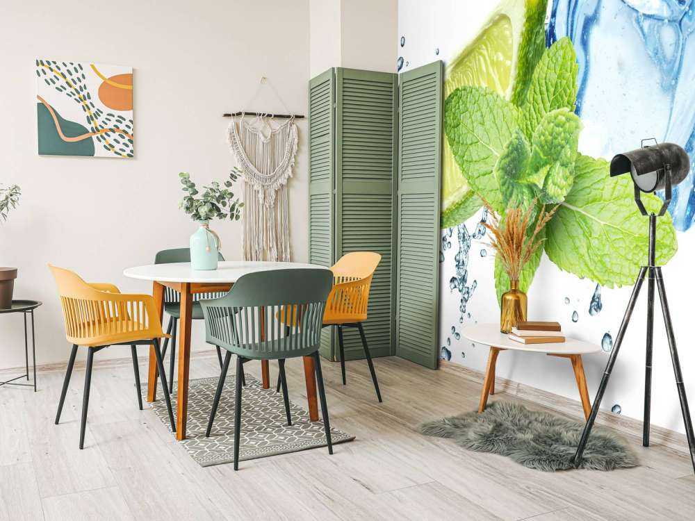 Spruzzi d'acqua con menta e calce