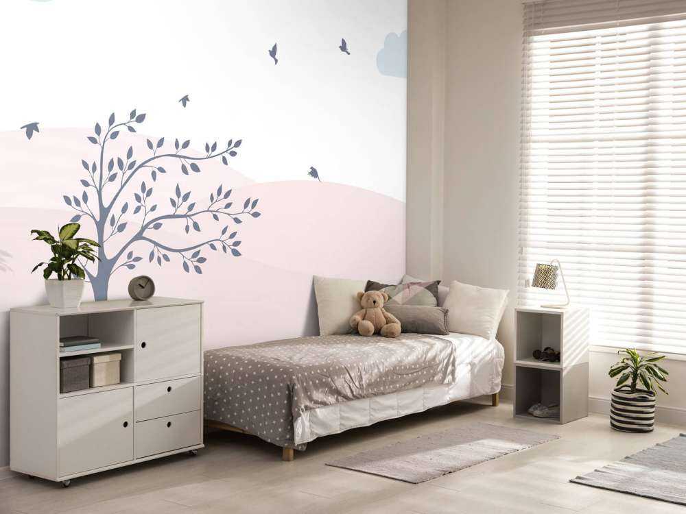 Colline rosa con albero