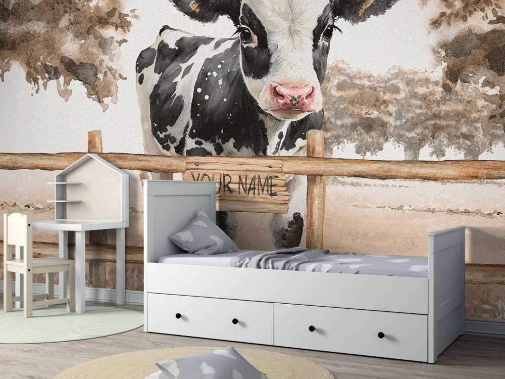 Giovane mucca in un prato grigio