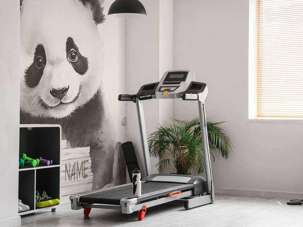 Baby panda nella giungla beige