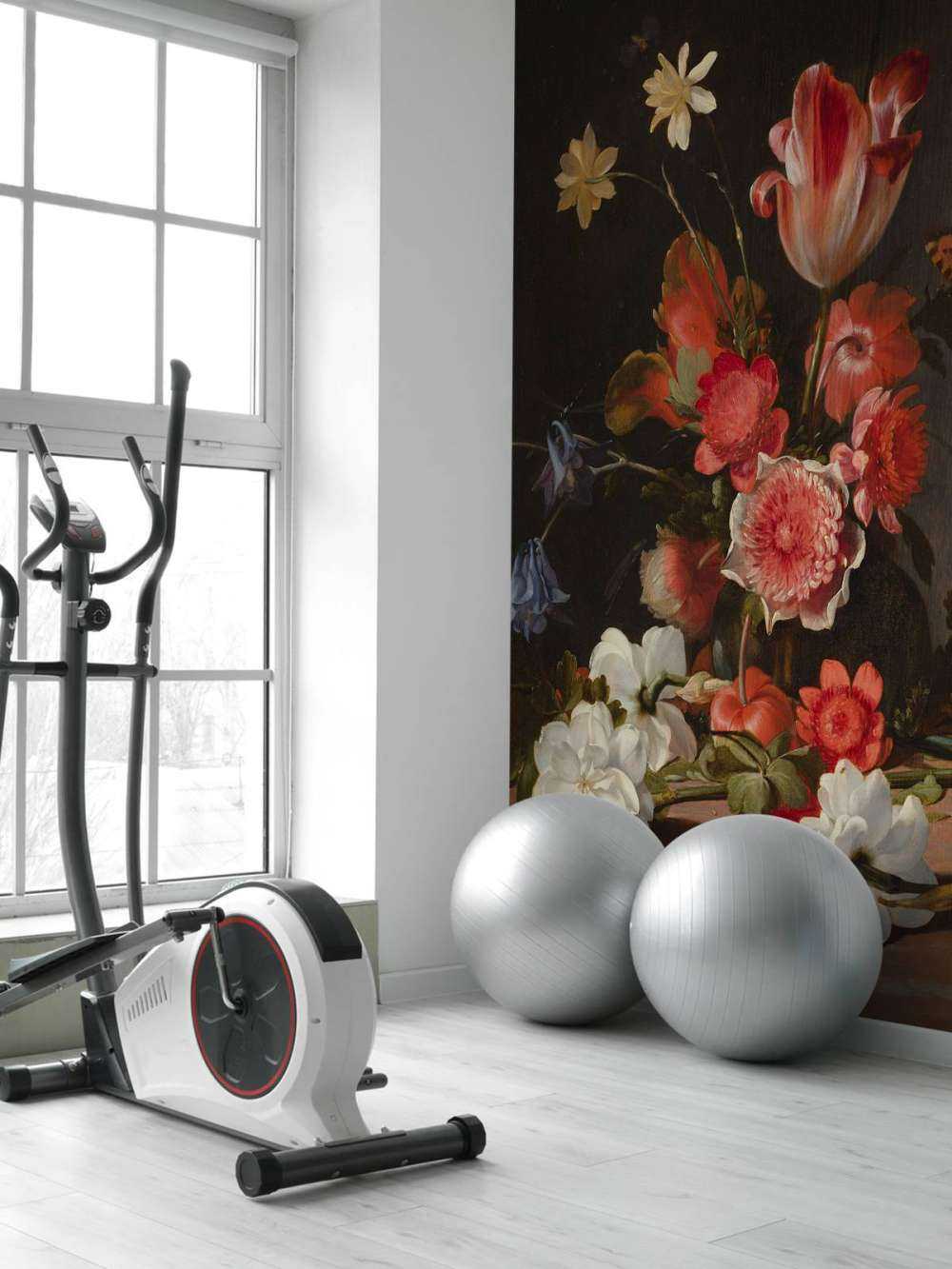 Natura morta con un bouquet in sviluppo