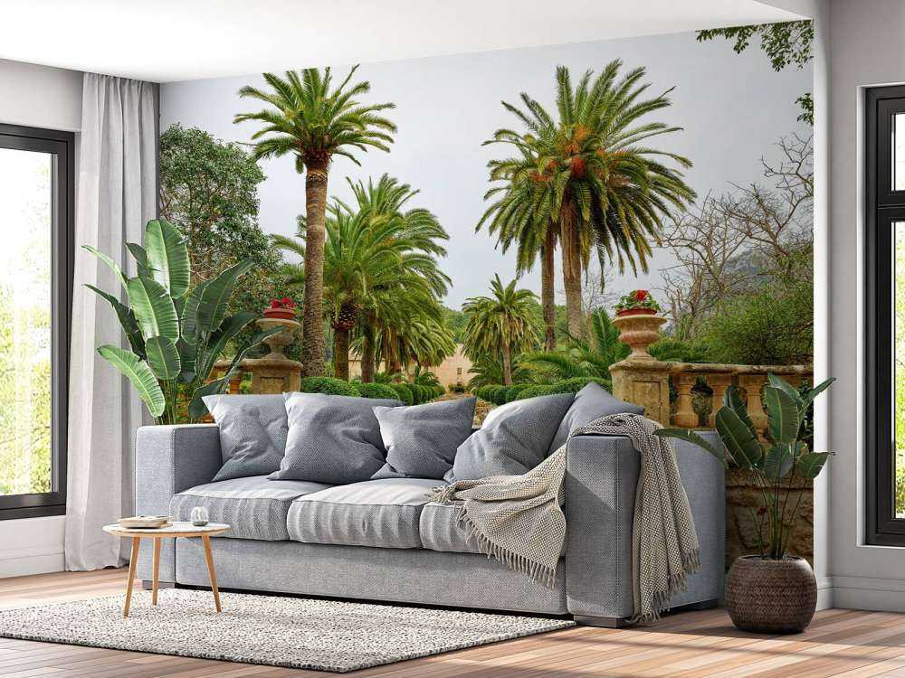 Palme lungo i gradini di pietra