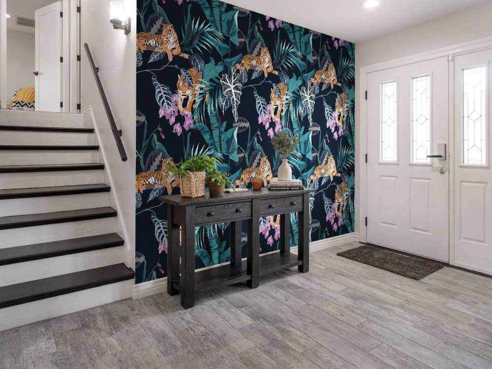 Tigri, foglie e fiori