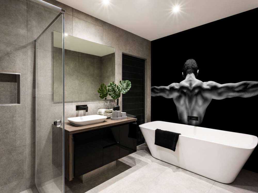 Uomo con le braccia tese