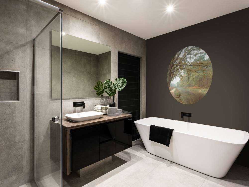 Lago nella foresta autunnale