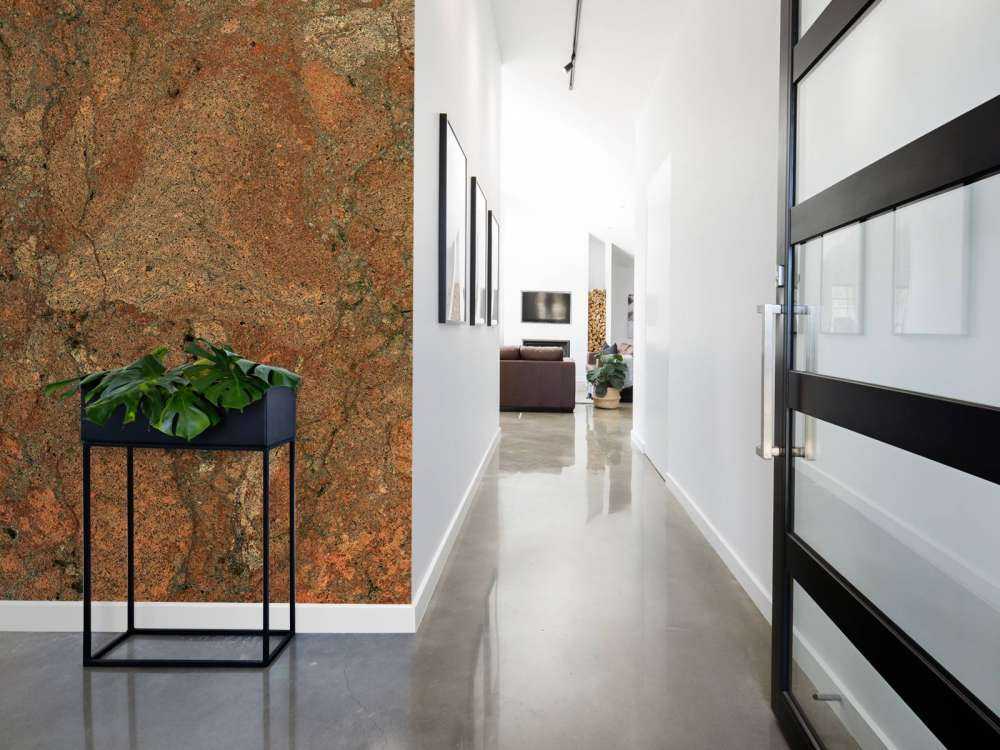 Marmo di colore terracotta